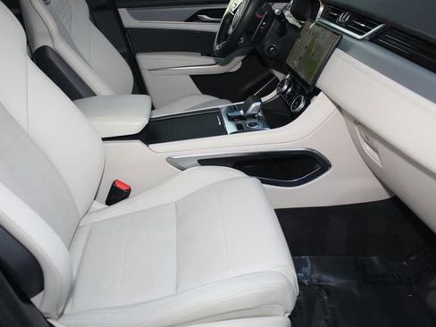 Used 2023 Jaguar F-PACE SVR image 3