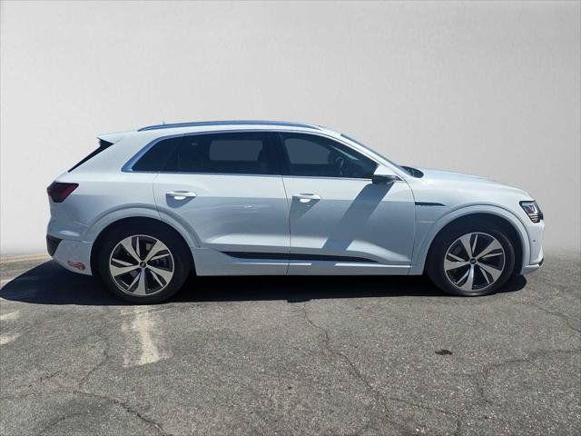 Used 2024 Audi Q8 e-tron Premium Plus w/ Premium Plus Package AWD/4WD image 2