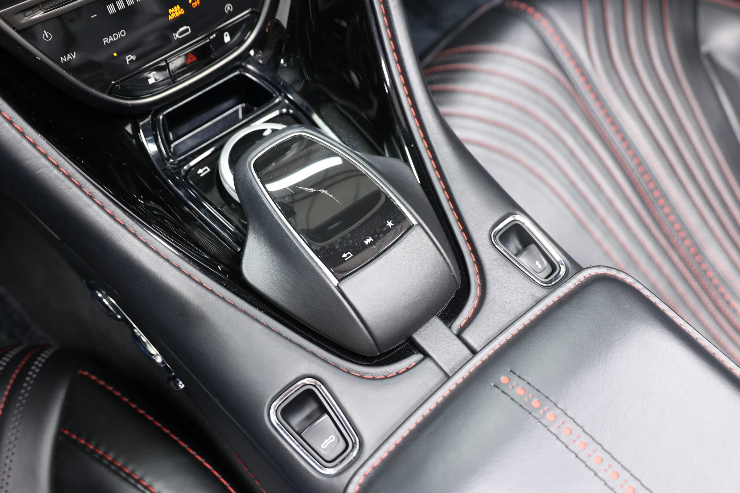 Used 2019 Aston Martin DB11 Volante RWD image 43