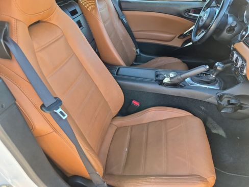 Used 2017 FIAT 124 Spider Lusso RWD image 19