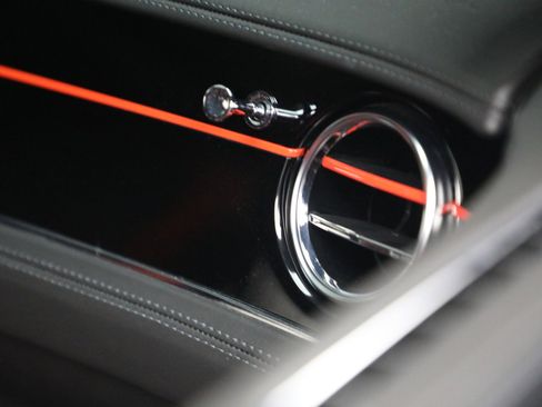 Certified 2022 Bentley Flying Spur V8 image 33