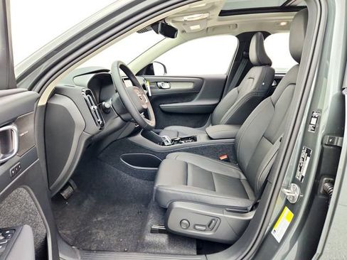 New 2026 Volvo XC40 B4 Plus w/ Climate Package image 21