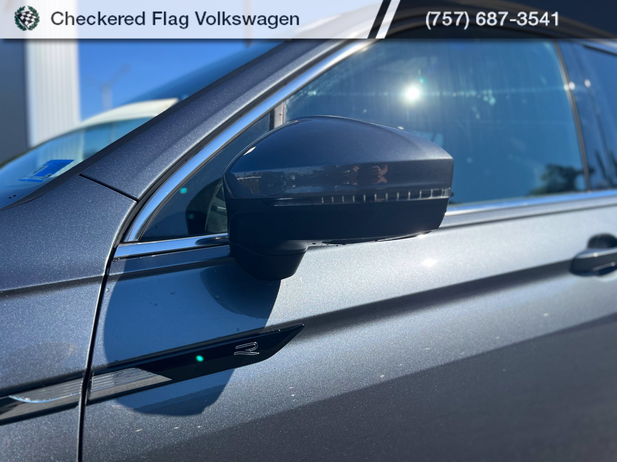 Used 2024 Volkswagen Tiguan SEL R-Line AWD/4WD image 2