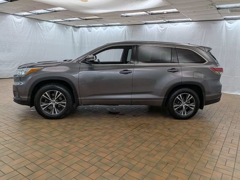 Used 2016 Toyota Highlander XLE AWD/4WD image 4