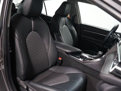 Used 2018 Toyota Camry SE w/ Convenience Package FWD image 27