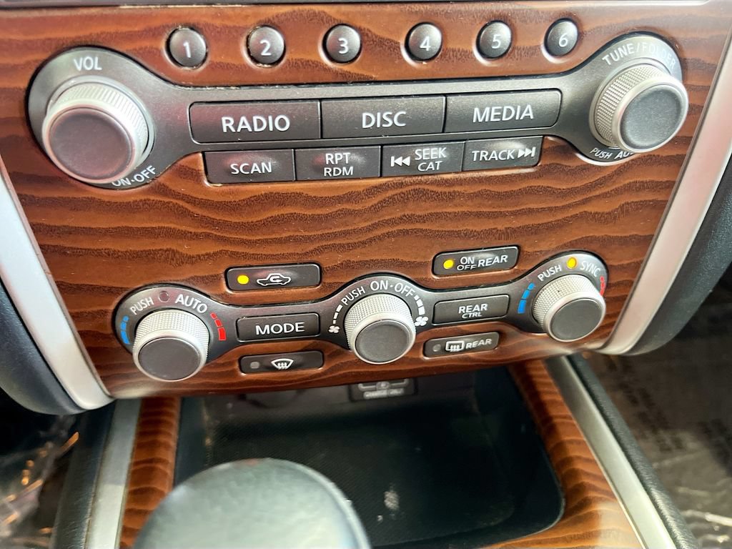 Used 2020 Nissan Pathfinder Platinum FWD image 16