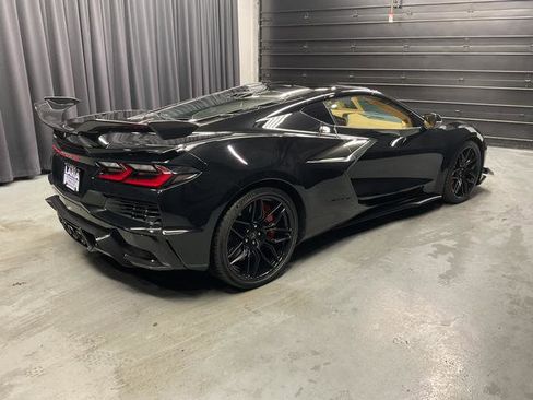 Used 2023 Chevrolet Corvette Z06 w/ Z07 Performance Package RWD image 5