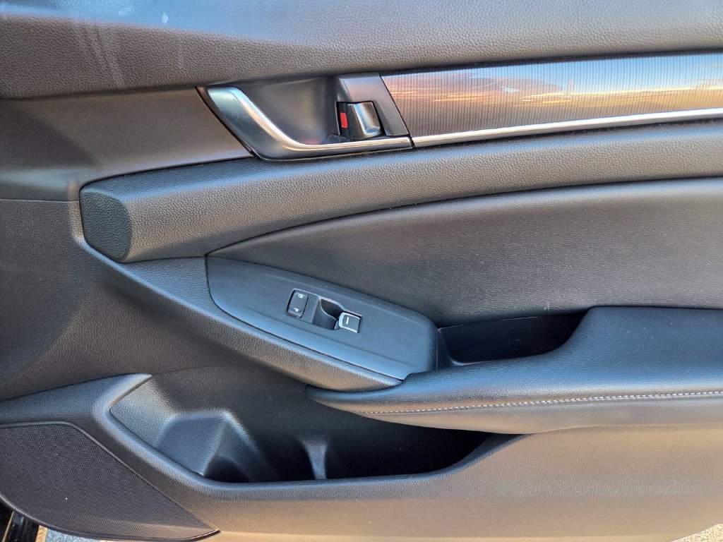 Used 2018 Honda Accord Sport image 21