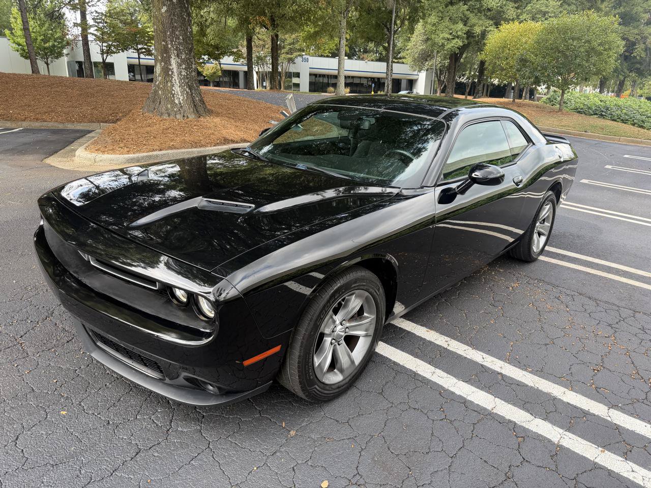 Used 2018 Dodge Challenger SXT RWD image 1
