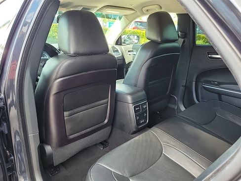 Used 2019 Chrysler 300 Limited image 14