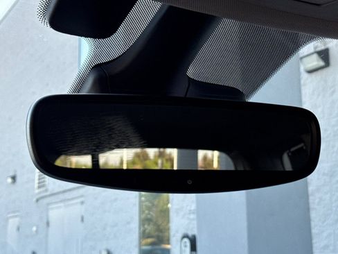 Used 2022 Chrysler Pacifica Touring-L image 25