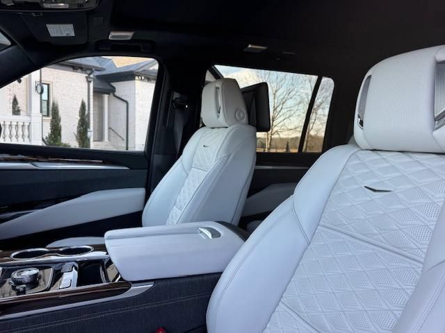 Used 2026 Cadillac Escalade ESV Platinum Sport w/ LPO, Floor Liner Package AWD/4WD image 22