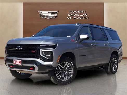 Used 2025 Chevrolet Suburban Z71 image 1