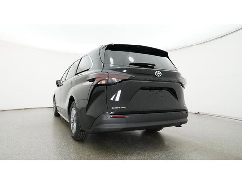 New 2026 Toyota Sienna XLE image 22
