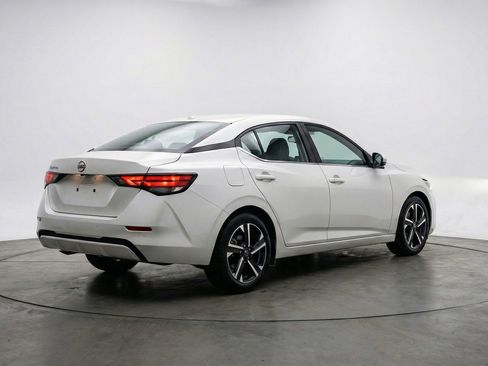 Used 2025 Nissan Sentra SV image 9