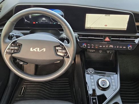 Certified 2024 Kia Niro Wave image 26