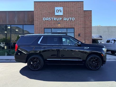 Used 2021 GMC Yukon SLT w/ Rear Media and Nav Package AWD/4WD image 9