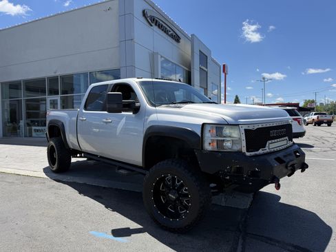 Used 2014 Chevrolet Silverado 2500 LT w/ Z71 Appearance Package AWD/4WD image 8