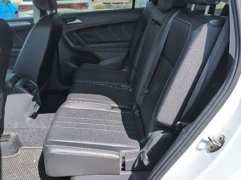 Used 2022 Volkswagen Tiguan SE w/ Panoramic Sunroof Package FWD image 29