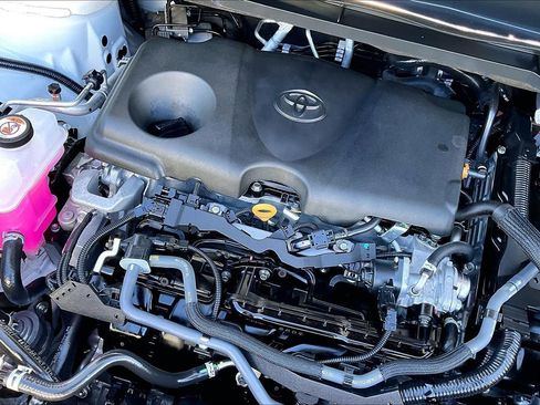 Used 2024 Toyota Sienna LE image 9