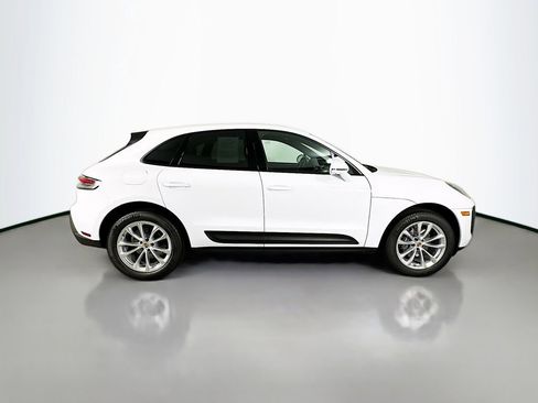 Used 2025 Porsche Macan image 8