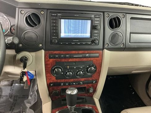Used 2007 Jeep Commander Limited AWD/4WD image 17
