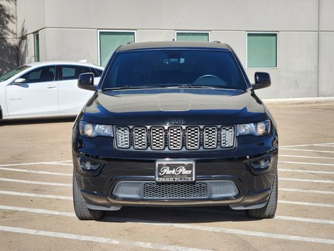 Used 2020 Jeep Grand Cherokee Altitude image 5