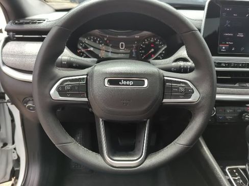 Certified 2025 Jeep Compass Latitude w/ Sun & Sound Group AWD/4WD image 11