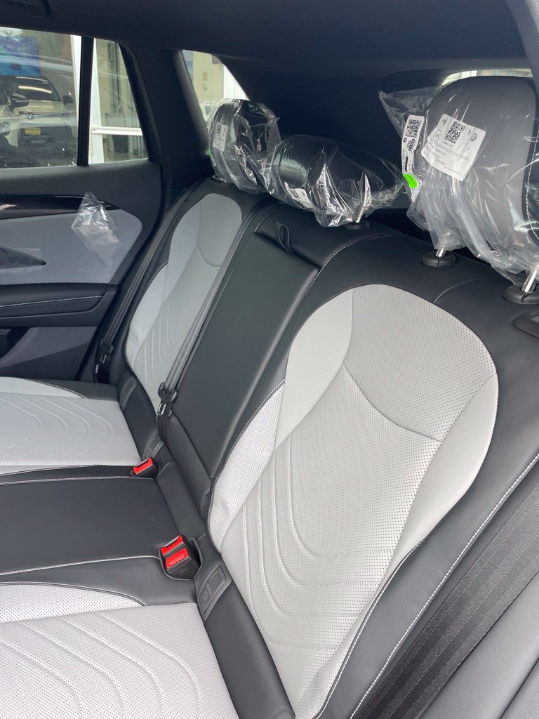 New 2026 Volkswagen Tiguan SE R-Line AWD/4WD image 16