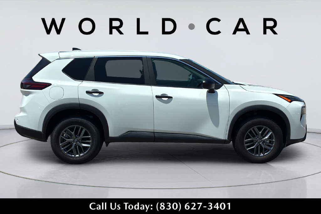 Used 2025 Nissan Rogue S FWD image 3