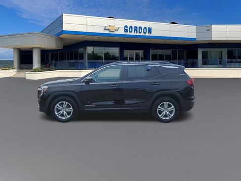 Used 2023 GMC Terrain SLE w/ Driver Convenience Package FWD image 2