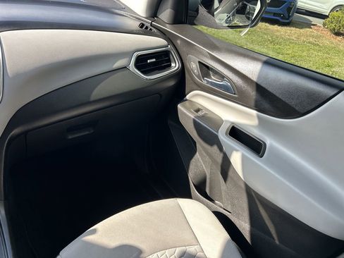 Used 2020 Chevrolet Equinox LT image 17