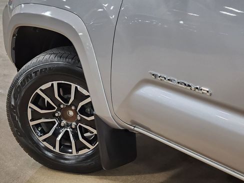 Used 2020 Toyota Tacoma TRD Sport w/ Technology Package image 23