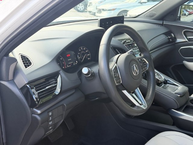 Used 2025 Acura RDX SH-AWD image 13