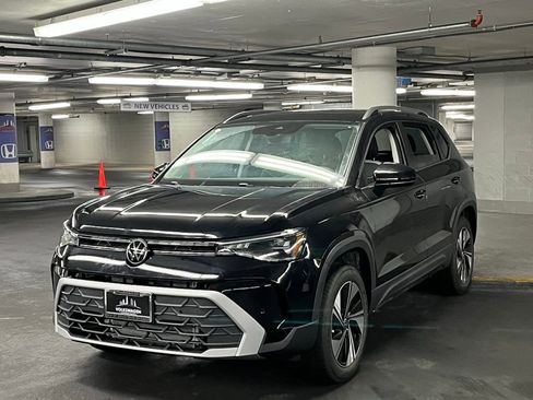 New 2025 Volkswagen Taos SE image 3