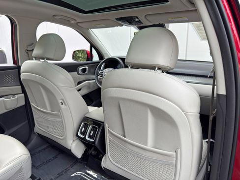 Used 2022 Kia Sorento SX w/ Panoramic Sunroof Package AWD/4WD image 32