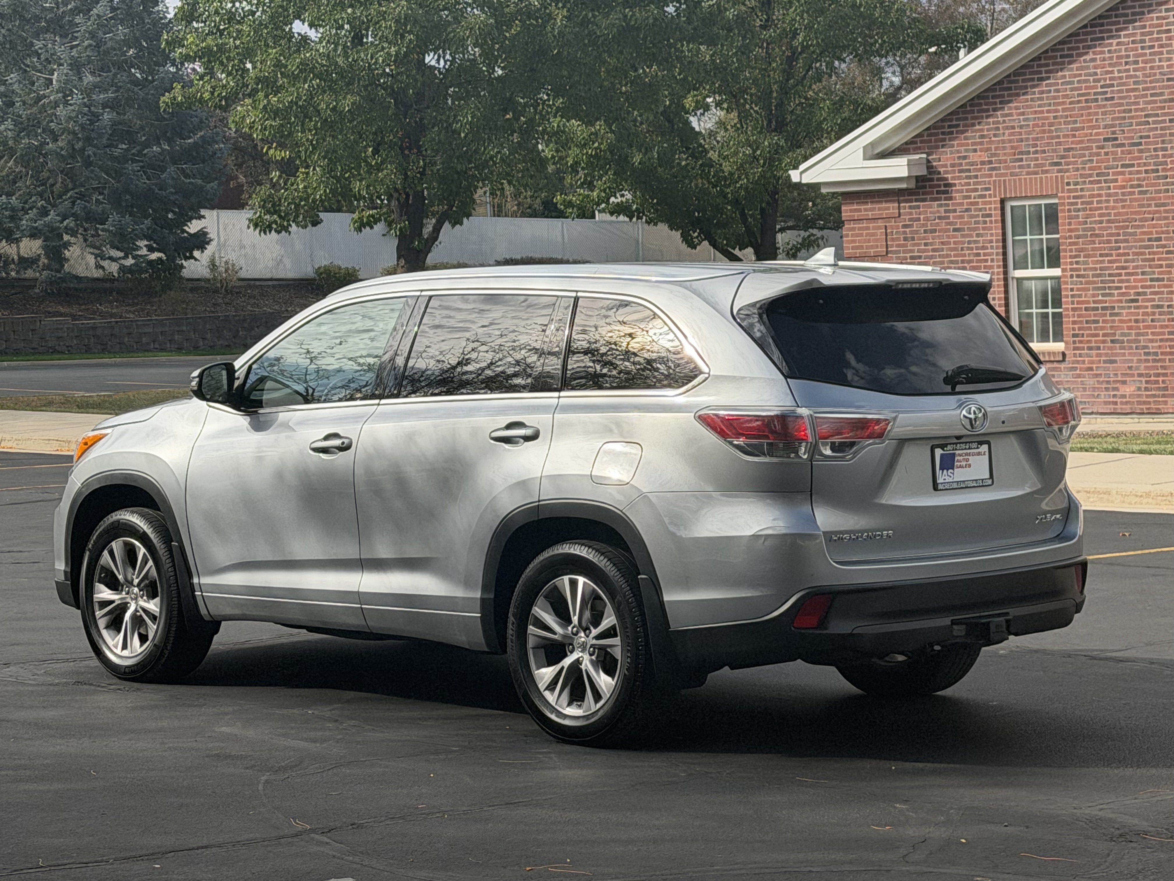 Used 2015 Toyota Highlander XLE AWD/4WD image 4