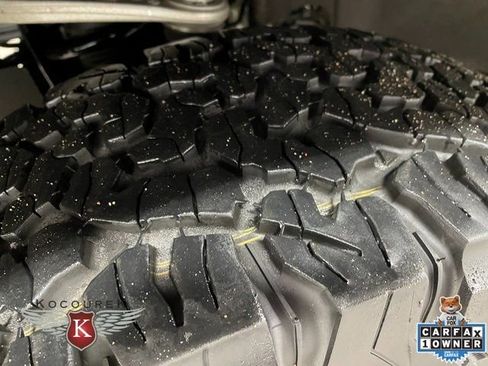 Used 2024 Ford Bronco Badlands image 9