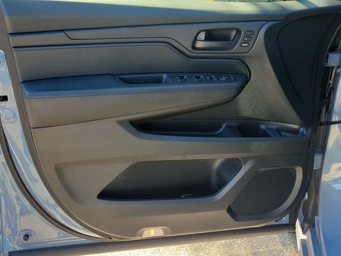 Used 2023 Honda Odyssey Sport image 18