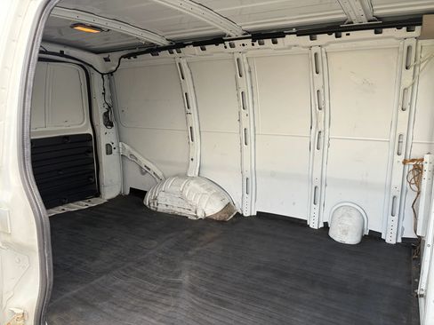 Used 2013 GMC Savana 2500 RWD image 16