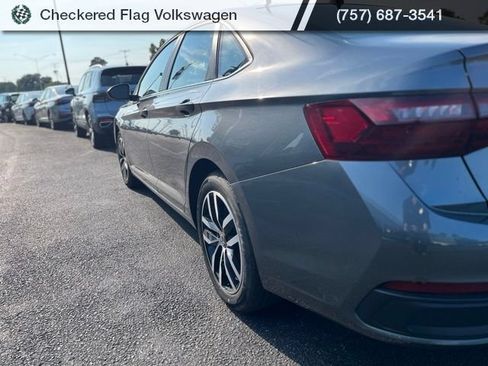 Used 2025 Volkswagen Jetta SE FWD image 8