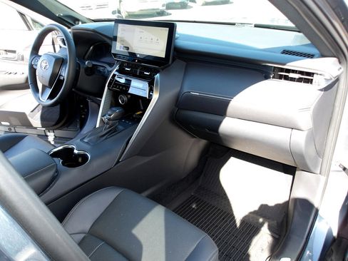 Used 2023 Toyota Venza Limited image 13