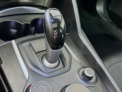 Used 2018 Alfa Romeo Giulia AWD image 22