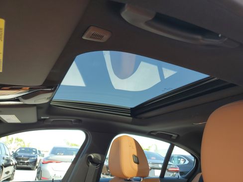 Used 2025 BMW 330i Sedan w/ Premium Package RWD image 31