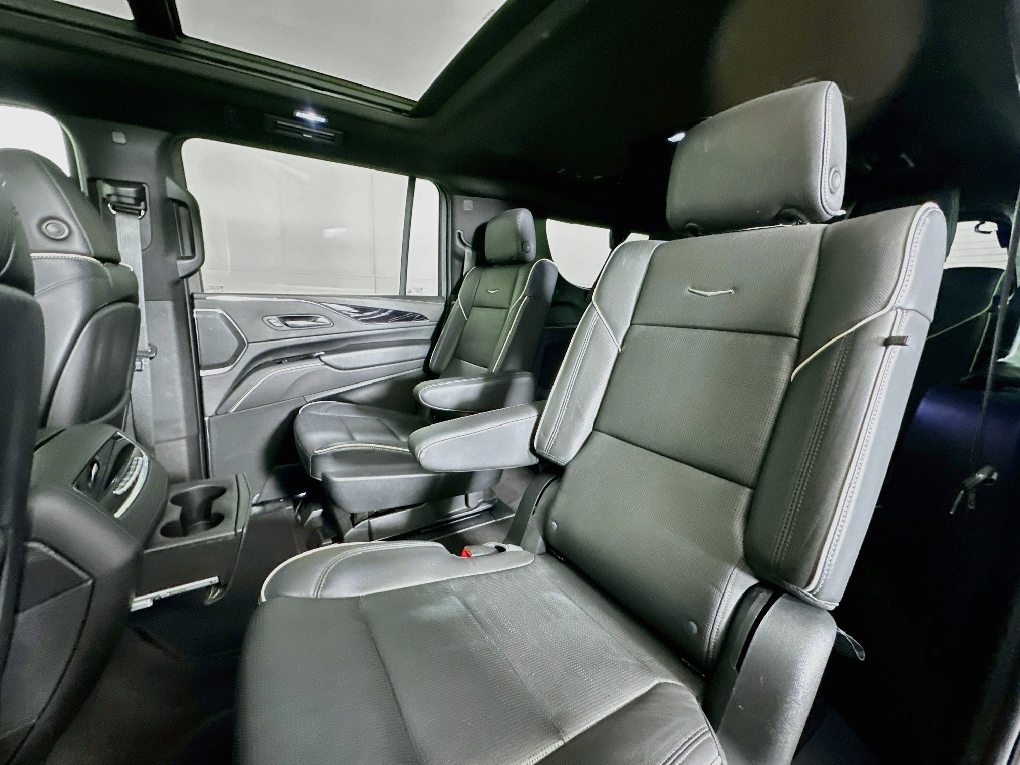 Used 2023 Cadillac Escalade ESV Sport AWD/4WD image 29