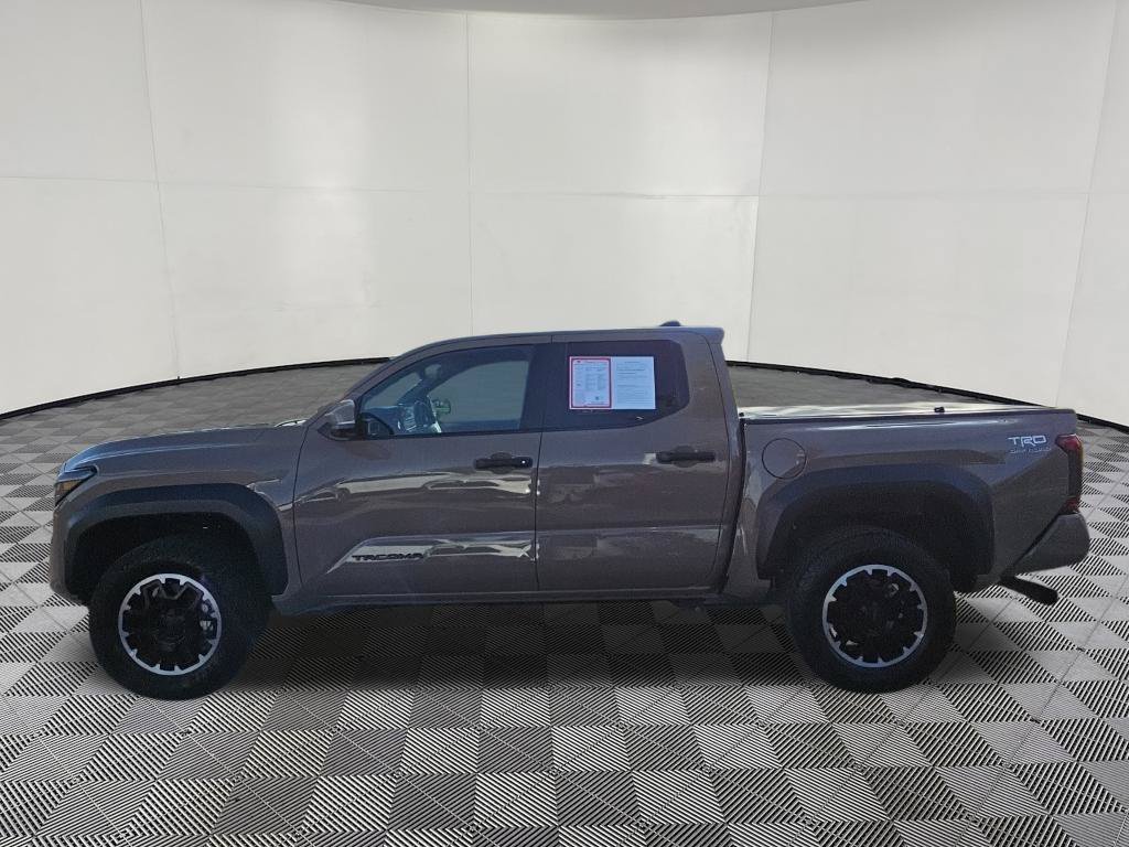 Used 2026 Toyota Tacoma TRD Off-Road w/ TRD Off Road Premium Package AWD/4WD image 4