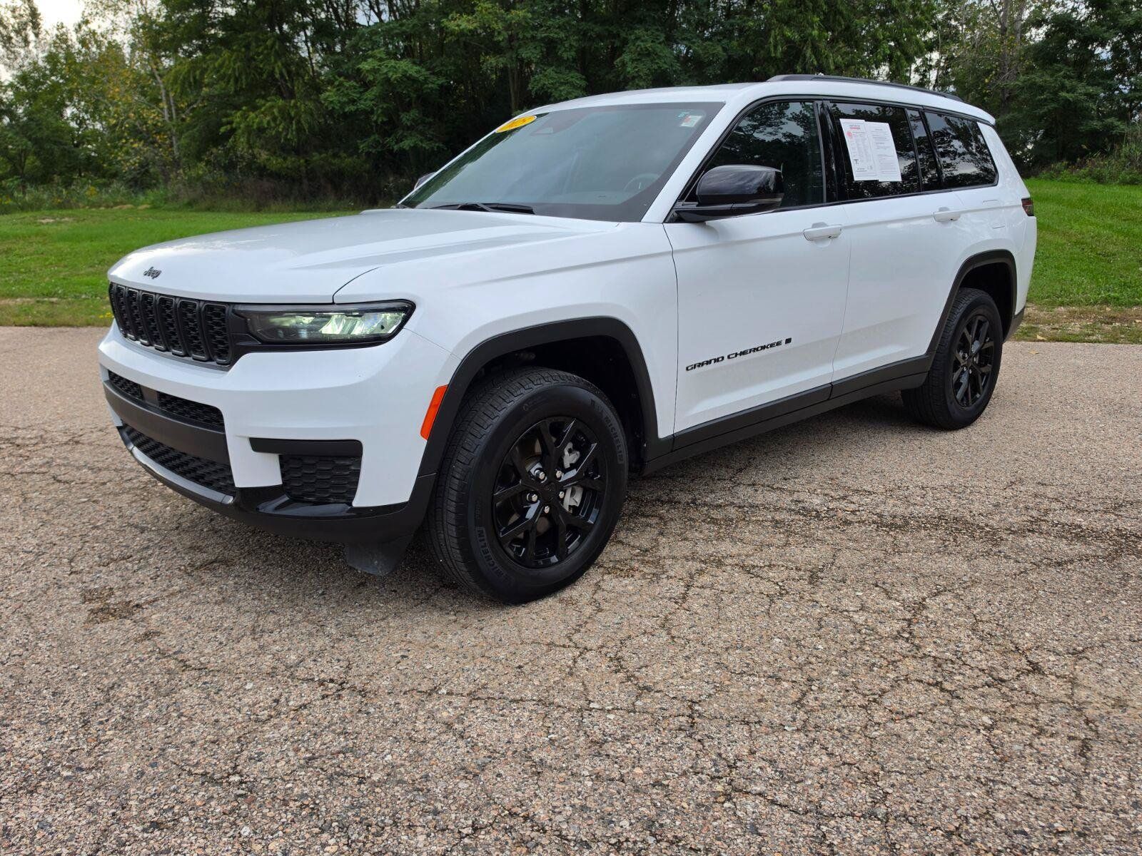 Used 2025 Jeep Grand Cherokee L Altitude AWD/4WD image 3