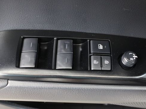 Used 2025 Toyota Camry SE FWD image 16