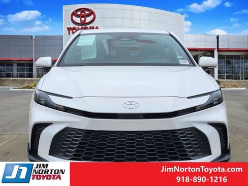 Used 2025 Toyota Camry SE image 2