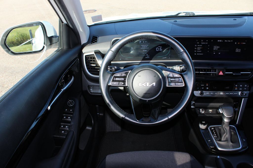 Used 2025 Kia Seltos S FWD image 6